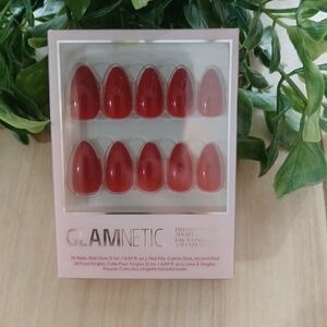 NIB Glamnetic Classic Red Nails !! 👀👀👀❤️